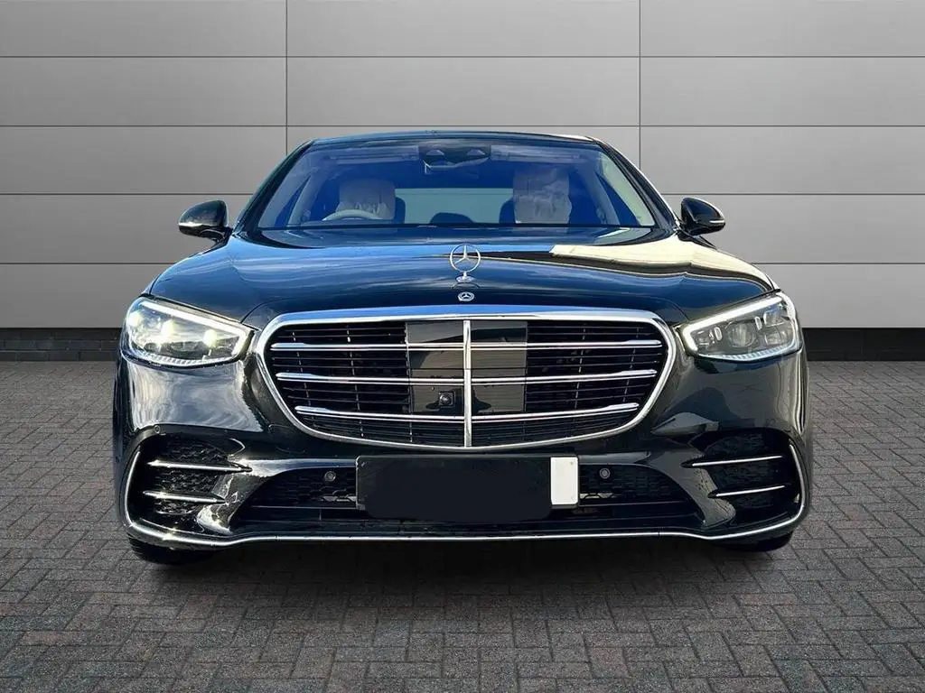 Mercedes-Benz S-Class chauffeur car